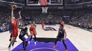 大卫拉亚在终场哨音吹响时反应